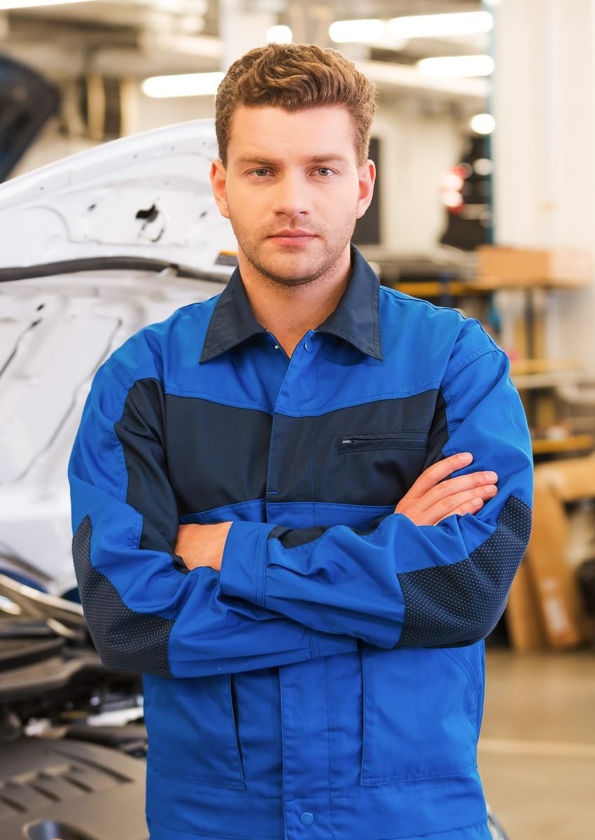 confident and concentrated mechanic e1651039322351.jpg